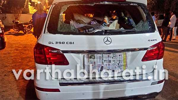 ನಟ ಯಶ್ ಕಾರಿಗೆ ಕಿಡಿಗೇಡಿಗಳಿಂದ ಕಲ್ಲು ತೂರಾಟ